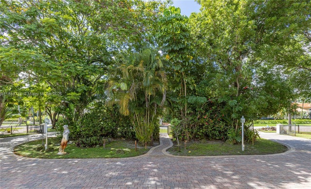 4 of 100 - 507 Hunting Lodge Dr, Miami Springs, FL