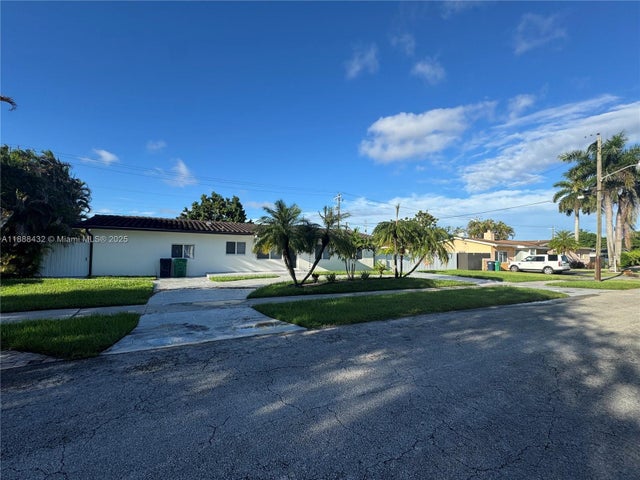 1 of 36 - 9335 Sw 17th St, Miami, FL