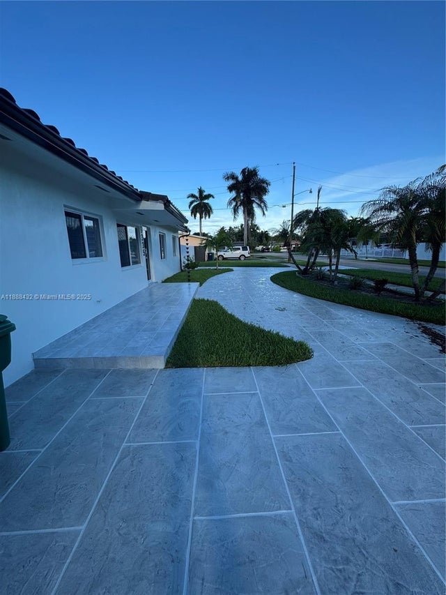 4 of 36 - 9335 Sw 17th St, Miami, FL
