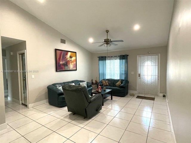 4 of 23 - 1213 Sw 82nd Ave, North Lauderdale, FL