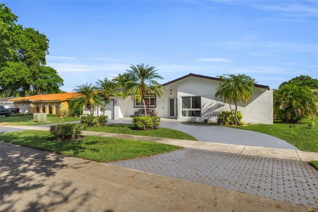 5 of 41 - 7211 Bamboo St, Miami Lakes, FL