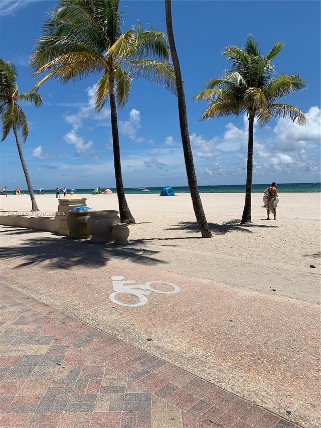 2 of 47 - 322 Taylor St 2d, Hollywood, FL