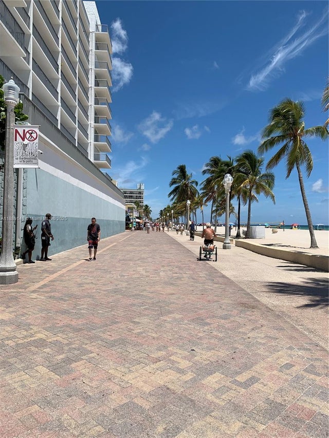 4 of 47 - 322 Taylor St 2d, Hollywood, FL