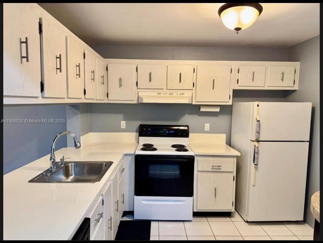 4 of 9 - 7175 Orange Dr 315h, Davie, FL