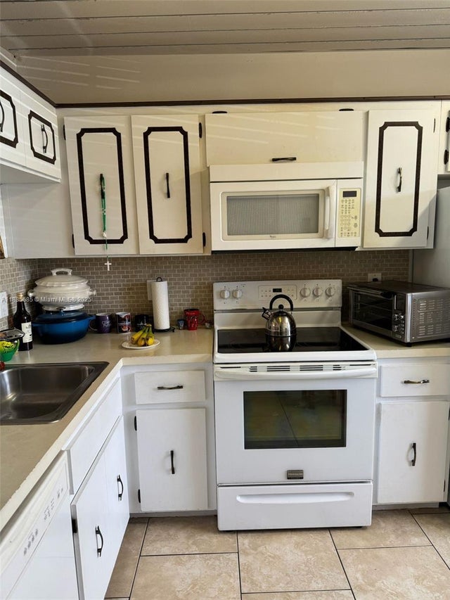 3 of 30 - 3551 Inverrary Dr 208, Lauderhill, FL