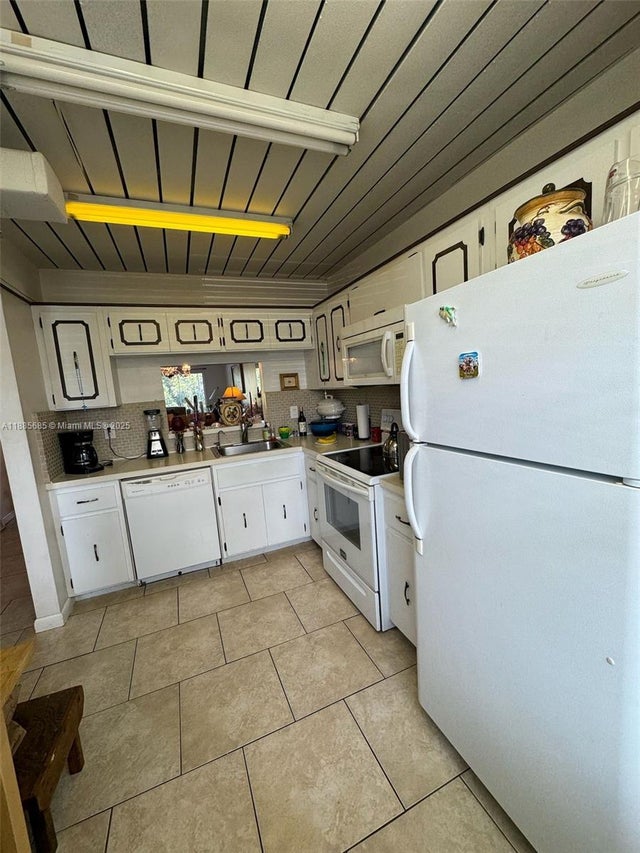 4 of 30 - 3551 Inverrary Dr 208, Lauderhill, FL