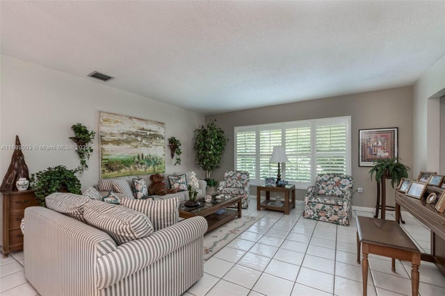 4 of 25 - 8241 Sw 142nd St, Palmetto Bay, FL