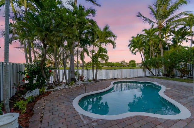 3 of 40 - 6425 Sw 164th Ave, Miami, FL