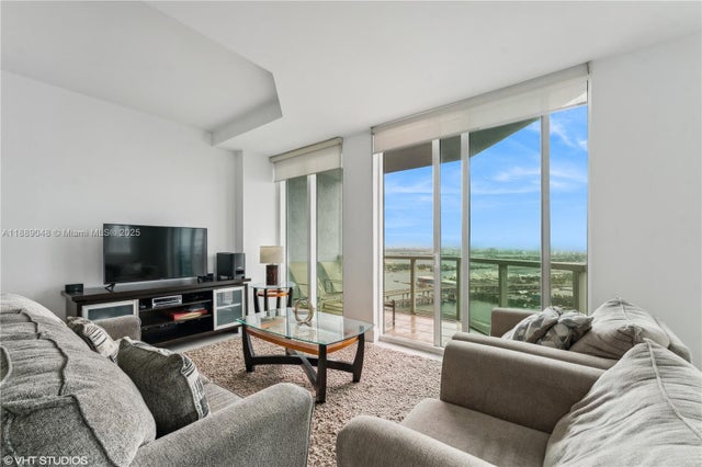 5 of 28 - 244 Biscayne Blvd 3903, Miami, FL