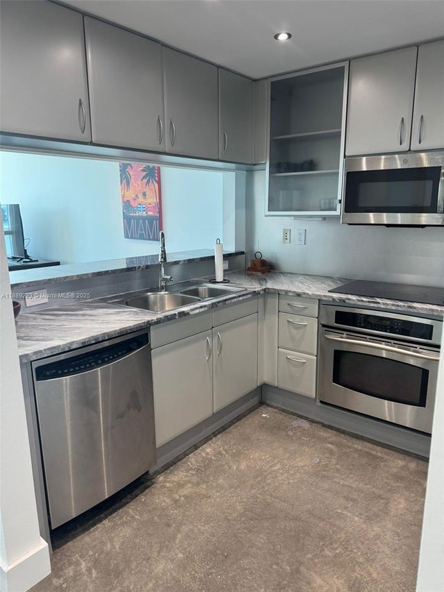 3 of 37 - 540 West Ave 311, Miami Beach, FL