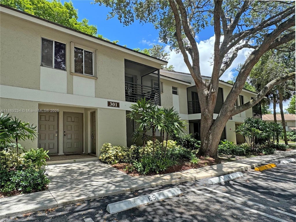 301 Gardens Dr 102, Pompano Beach