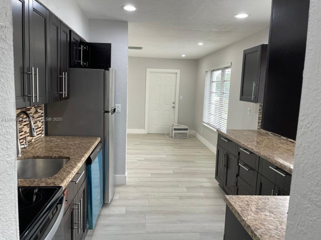 4 of 21 - 6241 Nw 12th St, Sunrise, FL