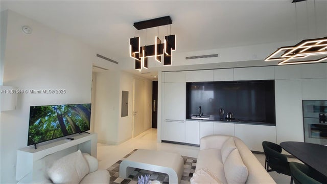 4 of 13 - 300 Biscayne Blvd Way 2908, Miami, FL