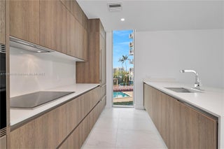 Photo of Listing #A11889240