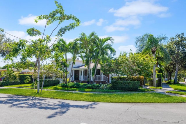 3 of 34 - 100 Ne 123rd St, North Miami, FL