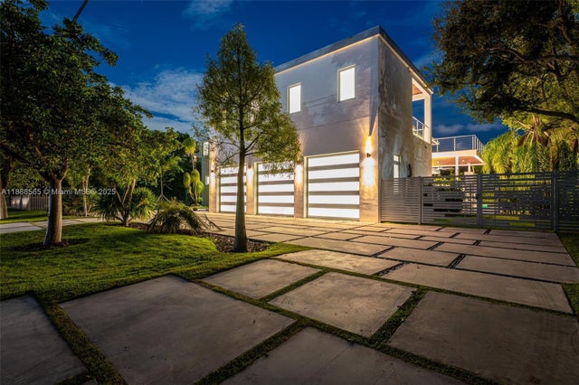 3 of 70 - 9101 Sw 69th Ct, Pinecrest, FL