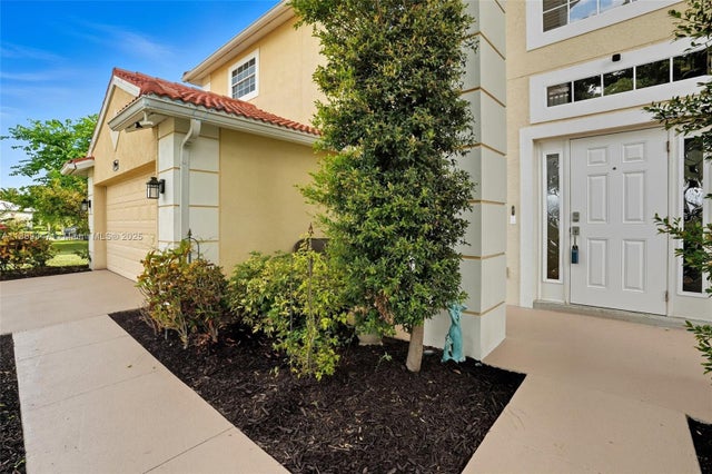 2 of 50 - 4577 Fairloop Run, Lehigh Acres, FL