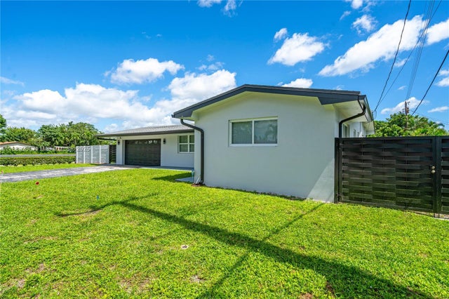 3 of 34 - 1621 Nw 85th Way, Pembroke Pines, FL