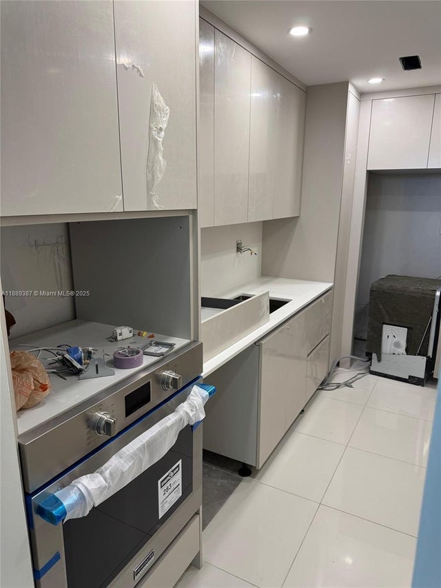 2 of 10 - 3001 S Ocean Dr 511, Hollywood, FL