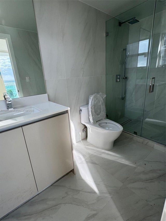 4 of 16 - 3001 S Ocean Dr 511, Hollywood, FL