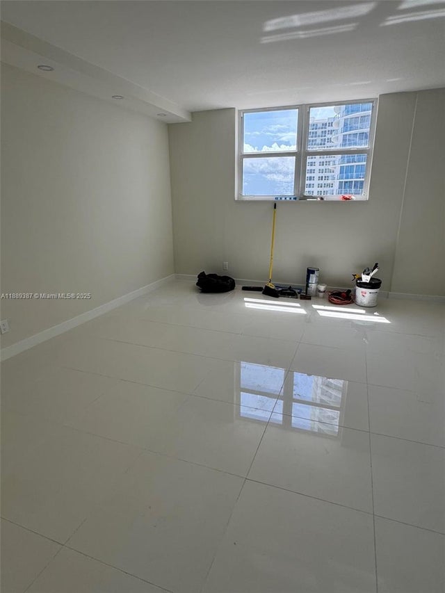 5 of 10 - 3001 S Ocean Dr 511, Hollywood, FL