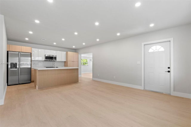3 of 33 - 18800 Nw 39th Ct, Miami Gardens, FL