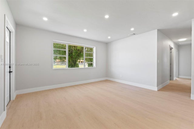 4 of 33 - 18800 Nw 39th Ct, Miami Gardens, FL