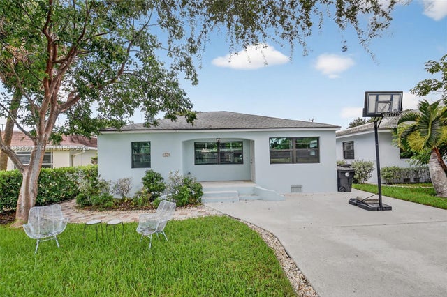 2 of 58 - 1027 S Palmway, Lake Worth, FL