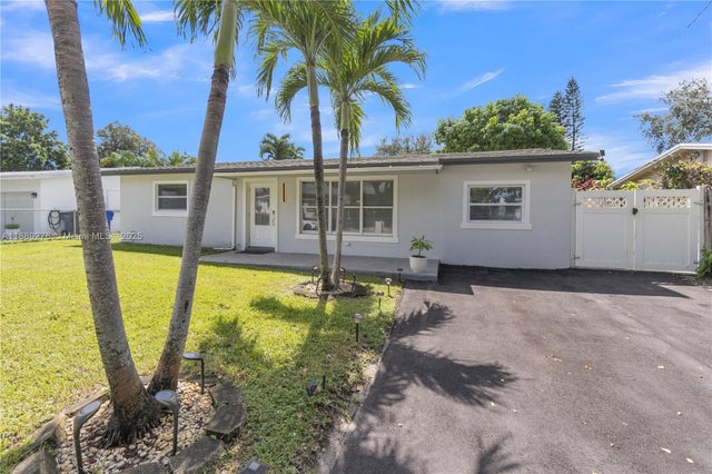 1 of 30 - 6320 Harding St, Hollywood, FL