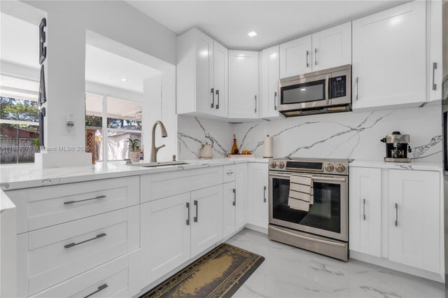 5 of 30 - 6320 Harding St, Hollywood, FL