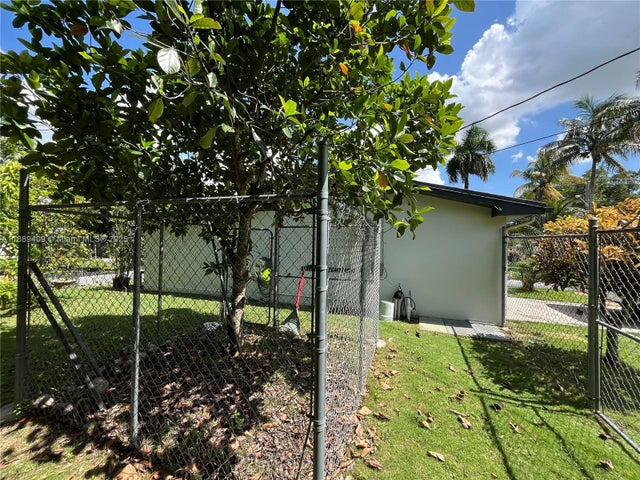 5 of 36 - 801 Nw 12th St, Homestead, FL