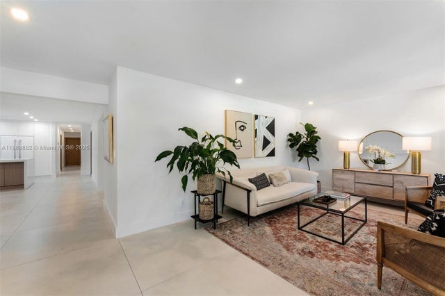 2 of 32 - 420 Sw 19th Rd, Miami, FL