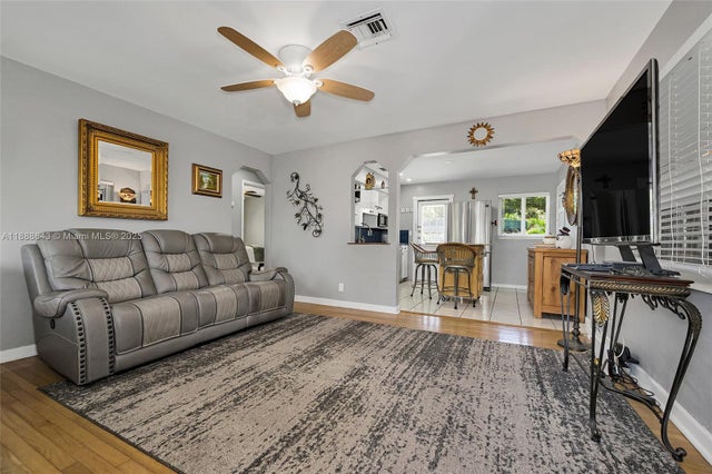 5 of 33 - 824 Ne 17th Ct, Fort Lauderdale, FL