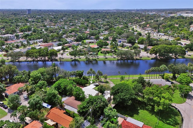 2 of 18 - 1101 Ne 182nd St, North Miami Beach, FL