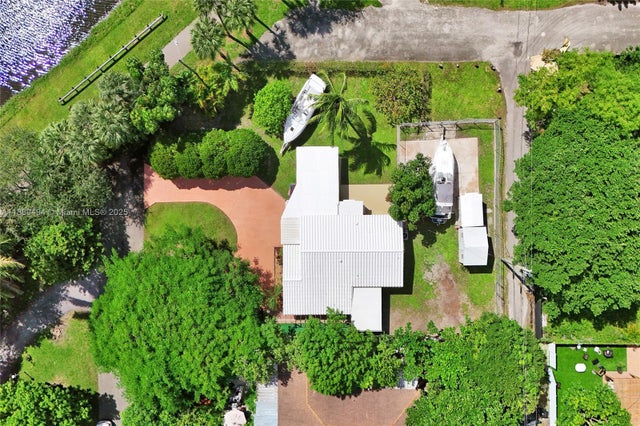 3 of 18 - 1101 Ne 182nd St, North Miami Beach, FL