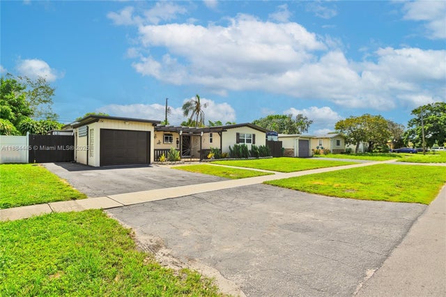 3 of 34 - 421 Sw 64th Way, Pembroke Pines, FL