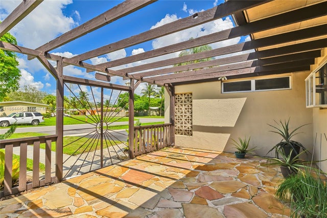 5 of 34 - 421 Sw 64th Way, Pembroke Pines, FL