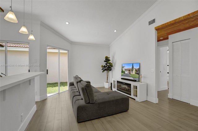3 of 24 - 1405 Seagrape Cir, Weston, FL