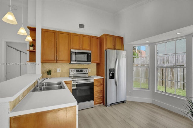 5 of 24 - 1405 Seagrape Cir, Weston, FL