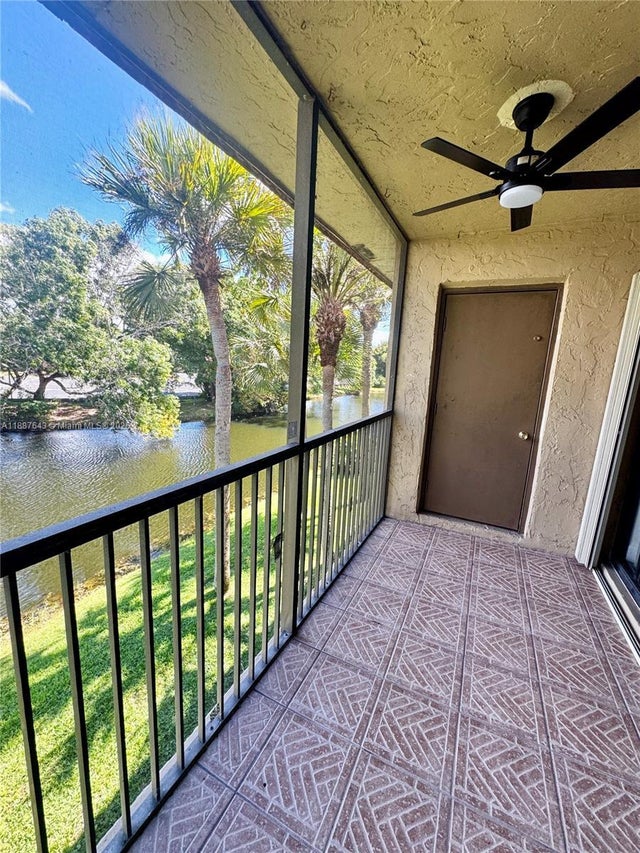 2 of 33 - 302 Lakeview Dr 203, Weston, FL