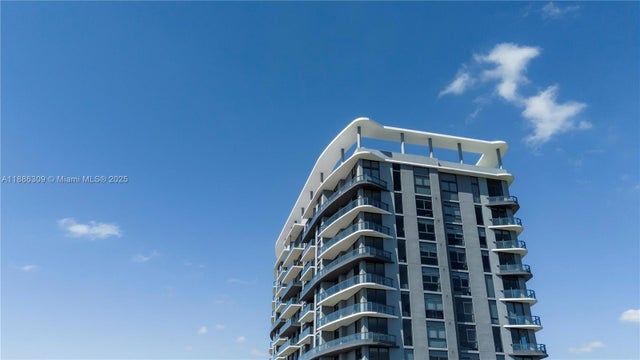 3 of 11 - 101 Diplomat Pkwy 306, Hallandale Beach, FL