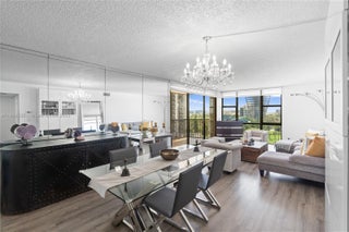 Photo of Listing #A11889535