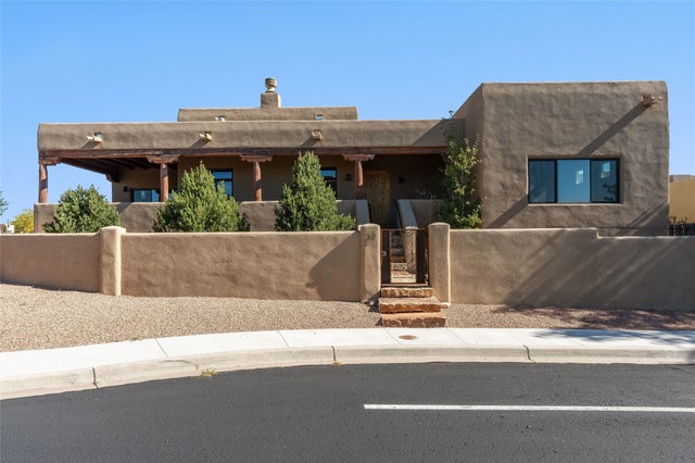 32 Calle Lemita, Santa Fe