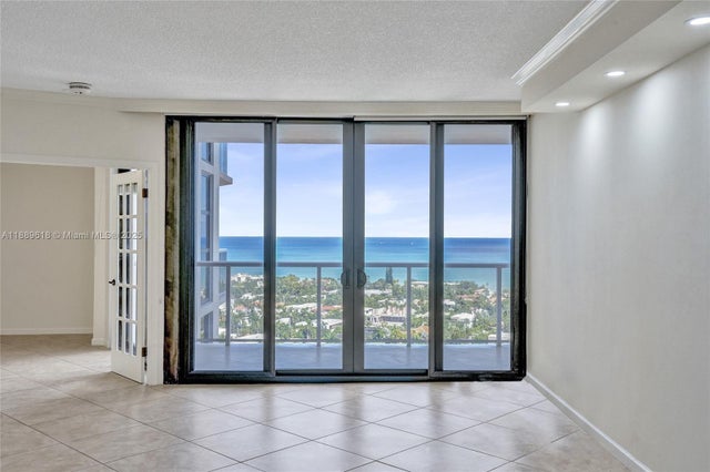 1 of 82 - 20281 E Country Club Dr 2110, Aventura, FL