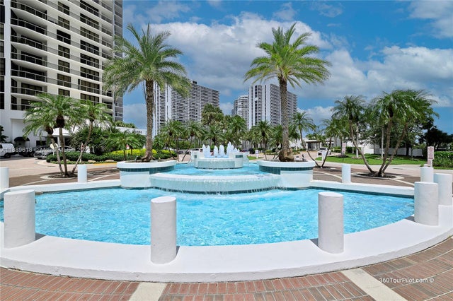 4 of 82 - 20281 E Country Club Dr 2110, Aventura, FL