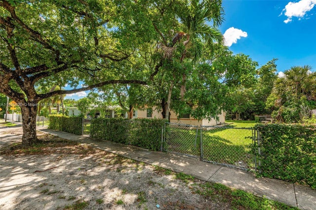 3 of 26 - 13710 Nw 5th Ave, North Miami, FL
