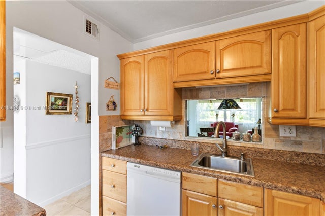 1 of 23 - 4701 Nw 34th St 511, Lauderdale Lakes, FL