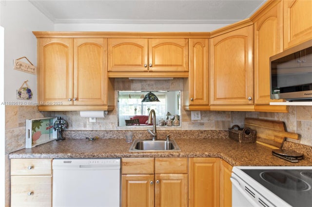 2 of 23 - 4701 Nw 34th St 511, Lauderdale Lakes, FL