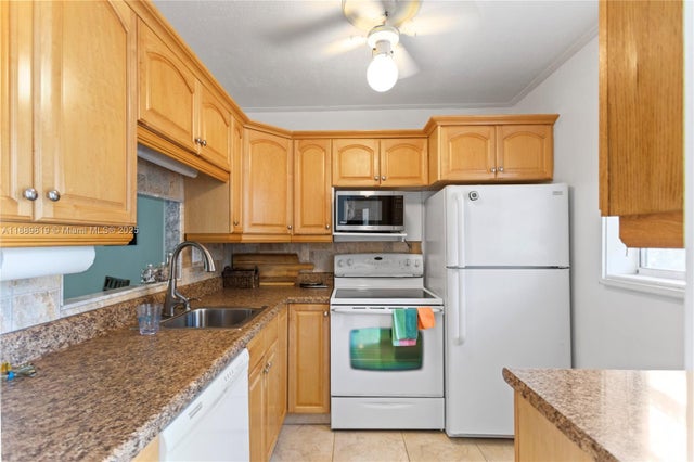 3 of 23 - 4701 Nw 34th St 511, Lauderdale Lakes, FL