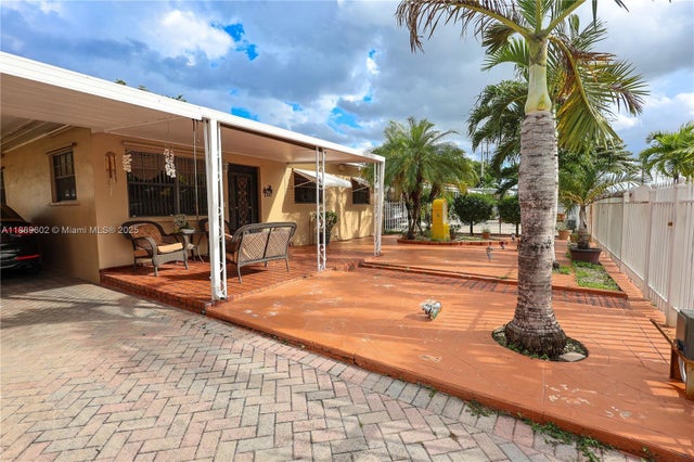 1 of 31 - 2541 W 10th Ave, Hialeah, FL